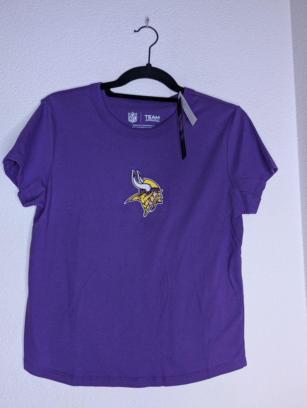 NFL NWT Minnesota Vikings Women's Tee Purple Team Apparel L Football Sports